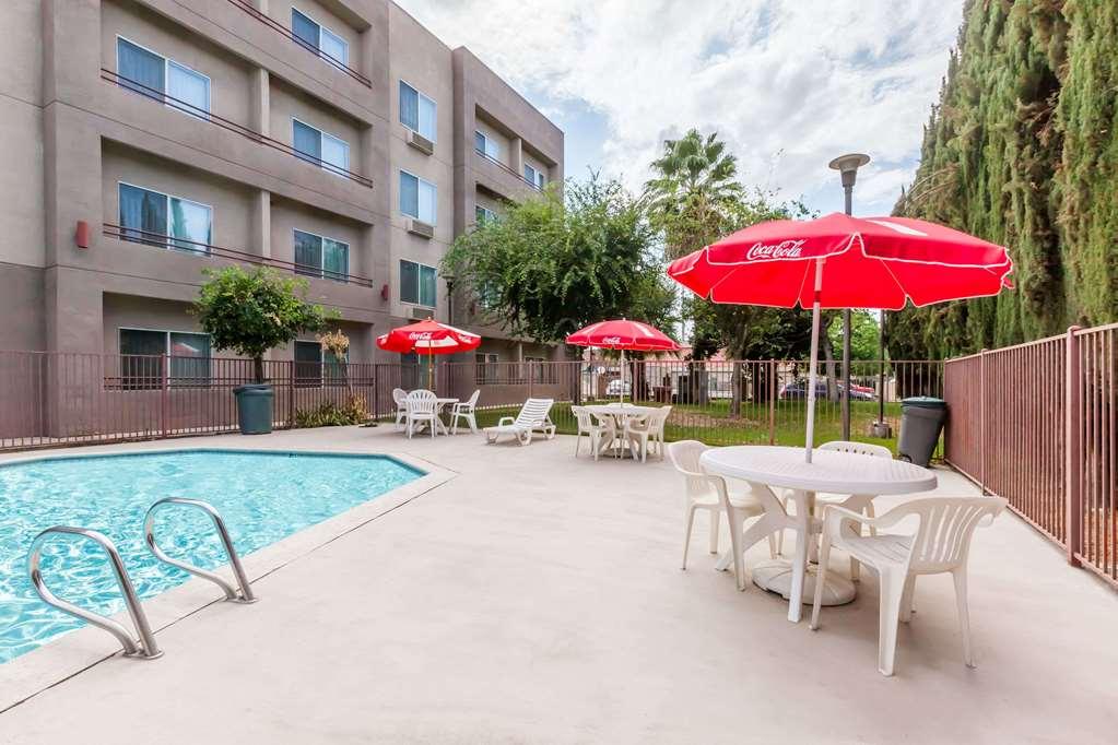 Ramada By Wyndham Bakersfield Ξενοδοχείο Εξωτερικό φωτογραφία