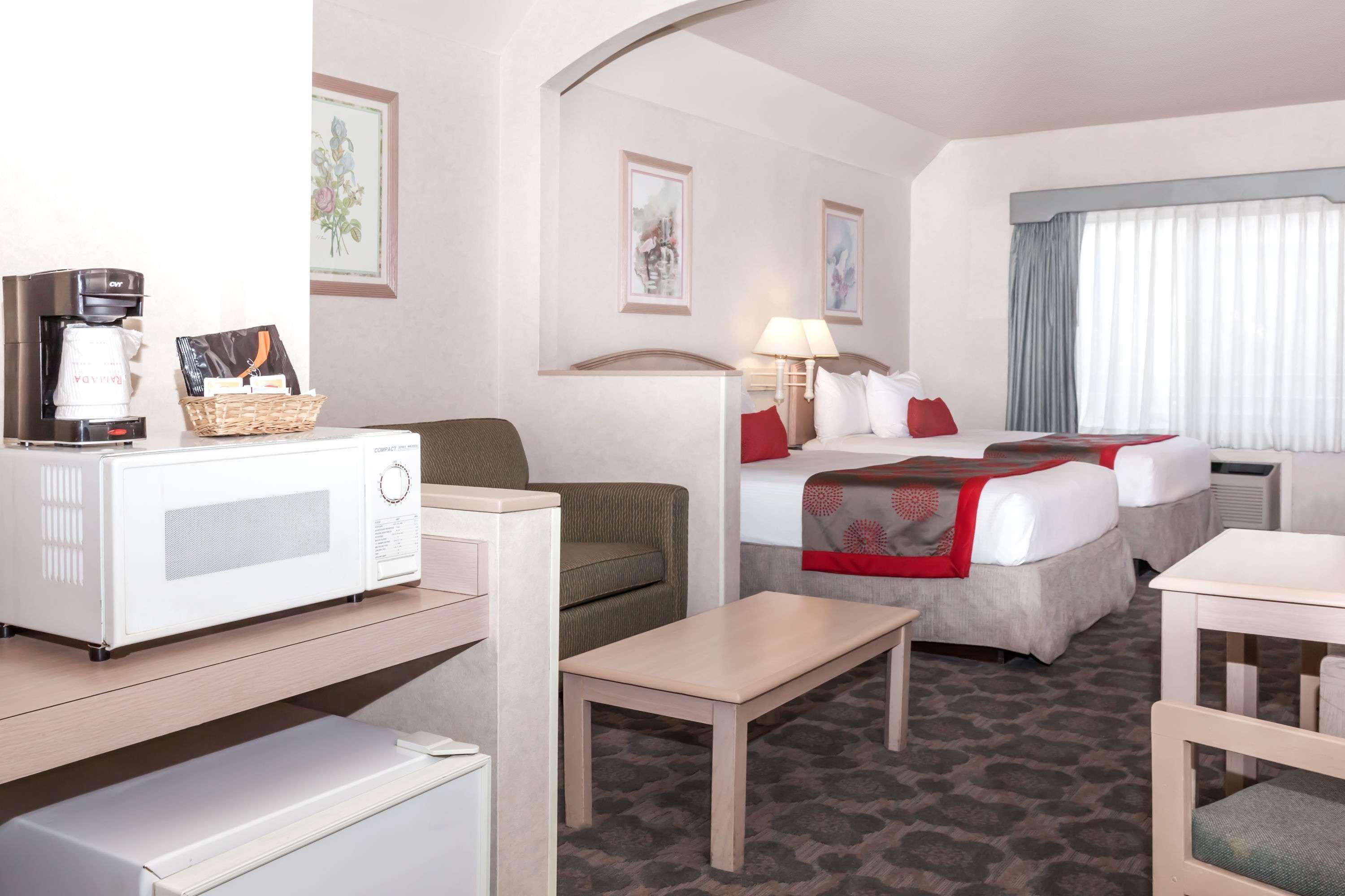 Ramada By Wyndham Bakersfield Ξενοδοχείο Εξωτερικό φωτογραφία