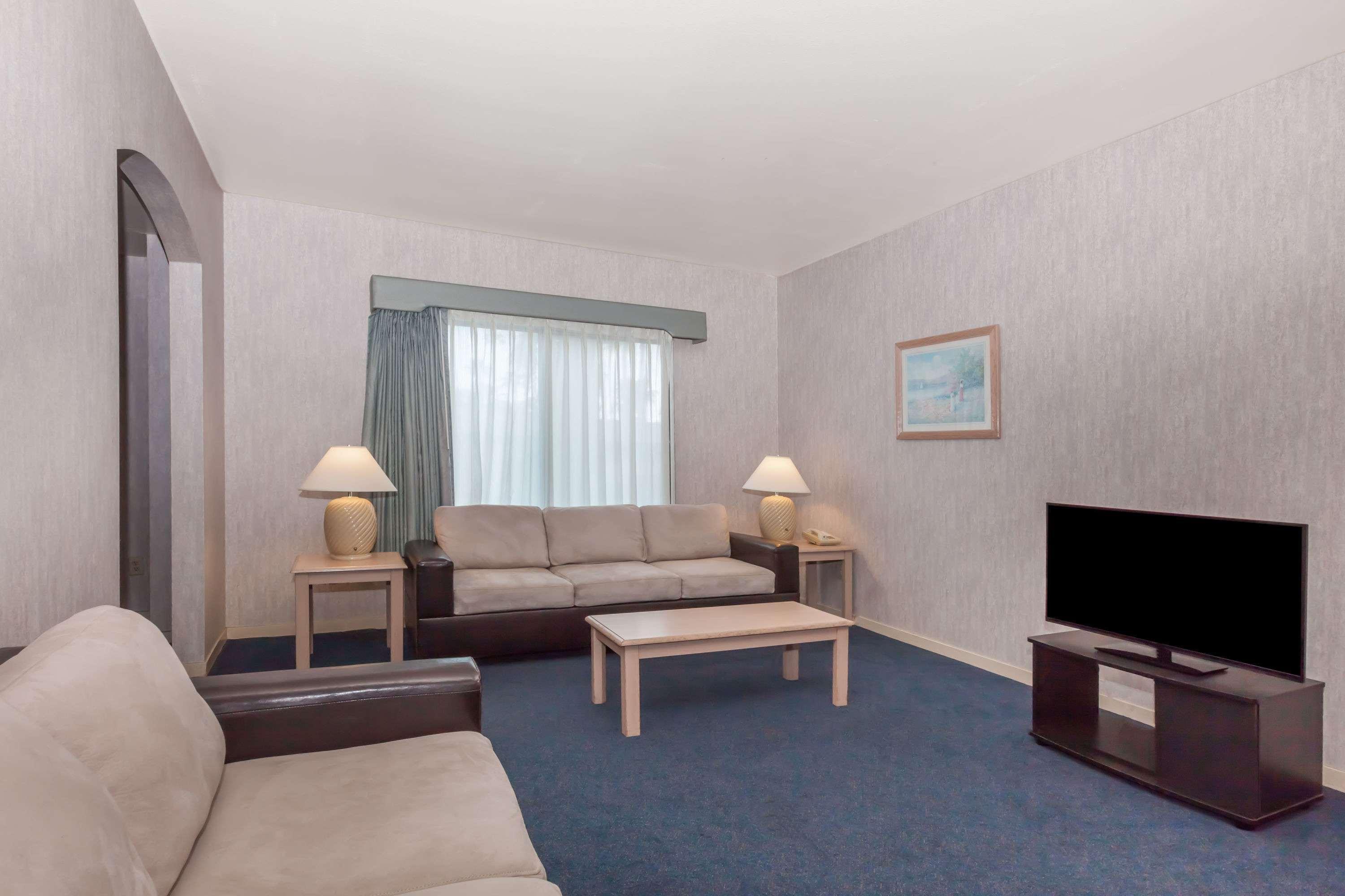 Ramada By Wyndham Bakersfield Ξενοδοχείο Εξωτερικό φωτογραφία