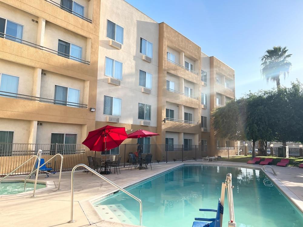 Ramada By Wyndham Bakersfield Ξενοδοχείο Εξωτερικό φωτογραφία