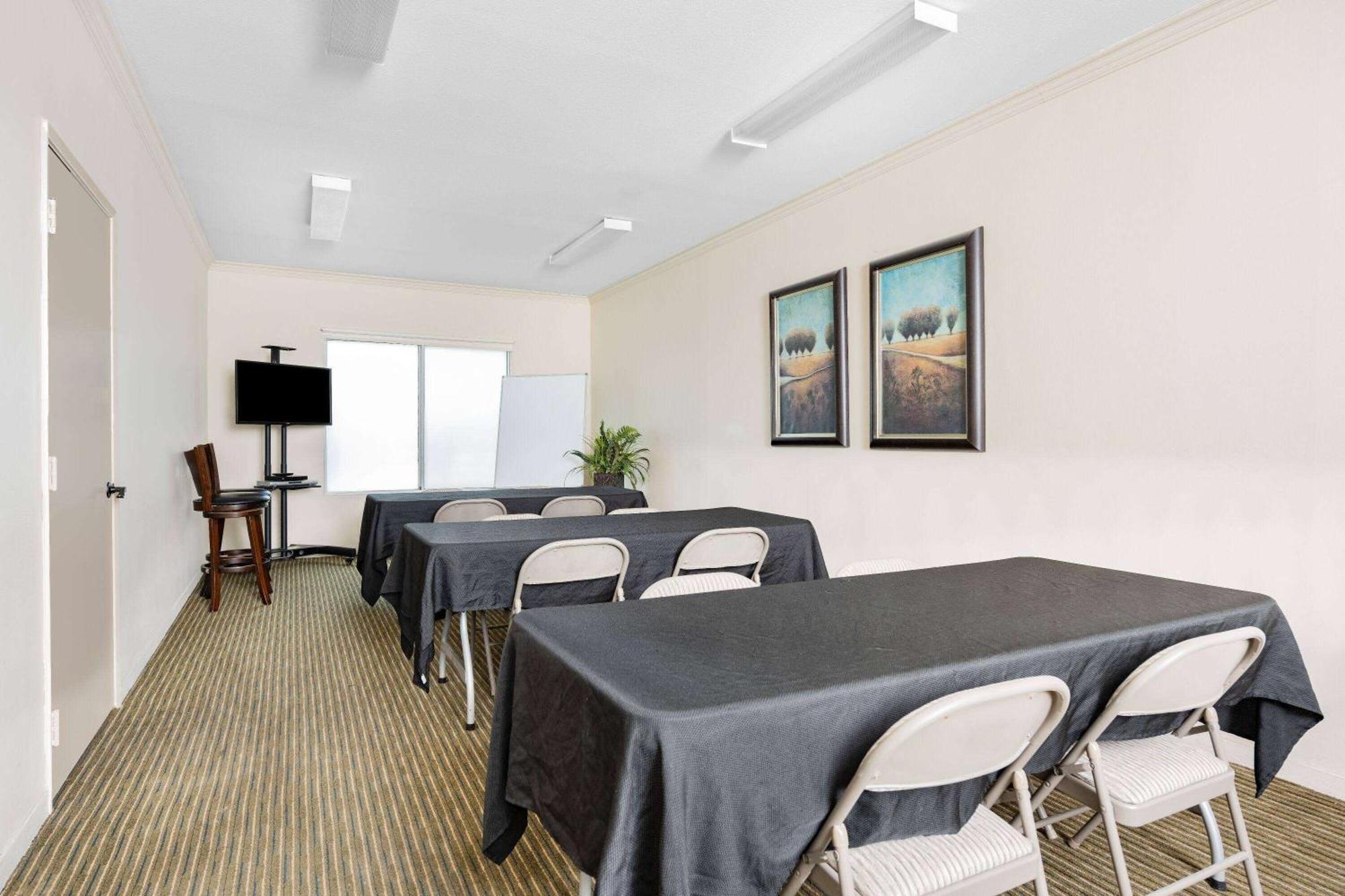 Ramada By Wyndham Bakersfield Ξενοδοχείο Εξωτερικό φωτογραφία