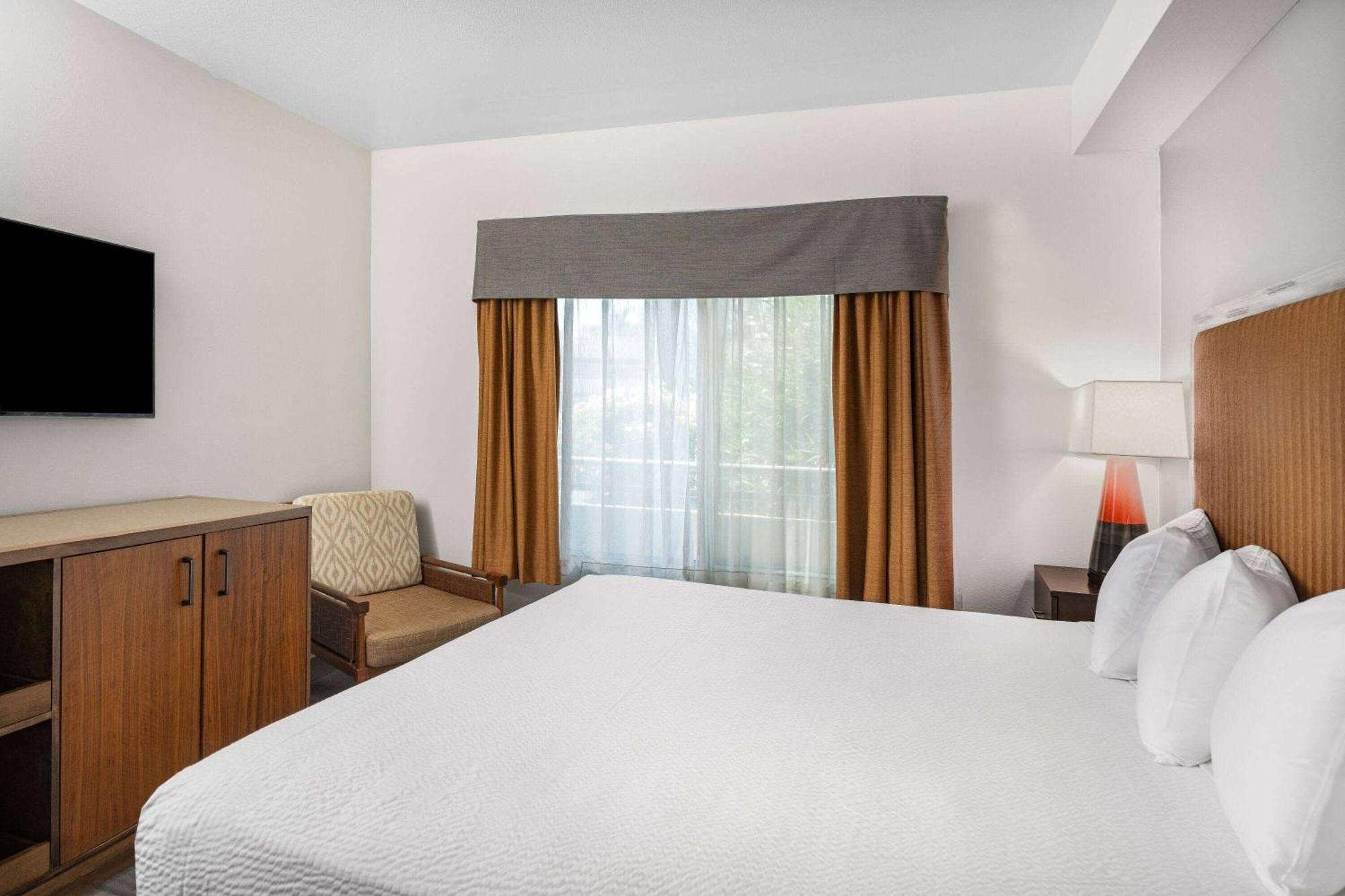 Ramada By Wyndham Bakersfield Ξενοδοχείο Εξωτερικό φωτογραφία