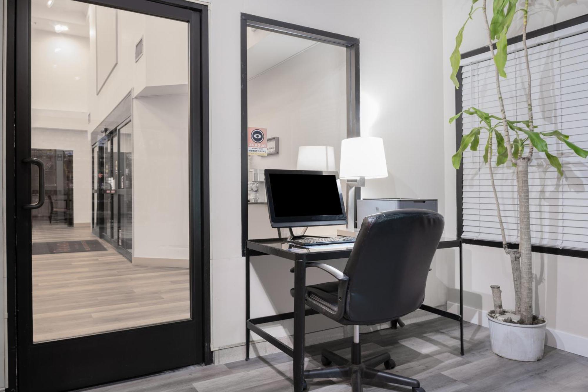 Ramada By Wyndham Bakersfield Ξενοδοχείο Εξωτερικό φωτογραφία